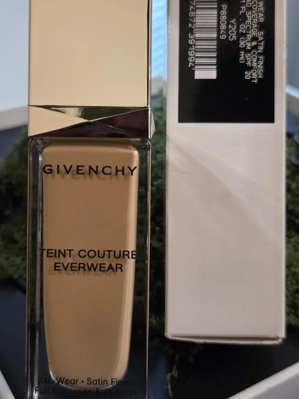 Givenchy Teint Couture Everwear Foundation SPF 20 Y205 Tester 1 oz / 30 mL NEW